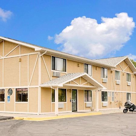 Super 8 By Wyndham Long Prairie Motel Екстериор снимка