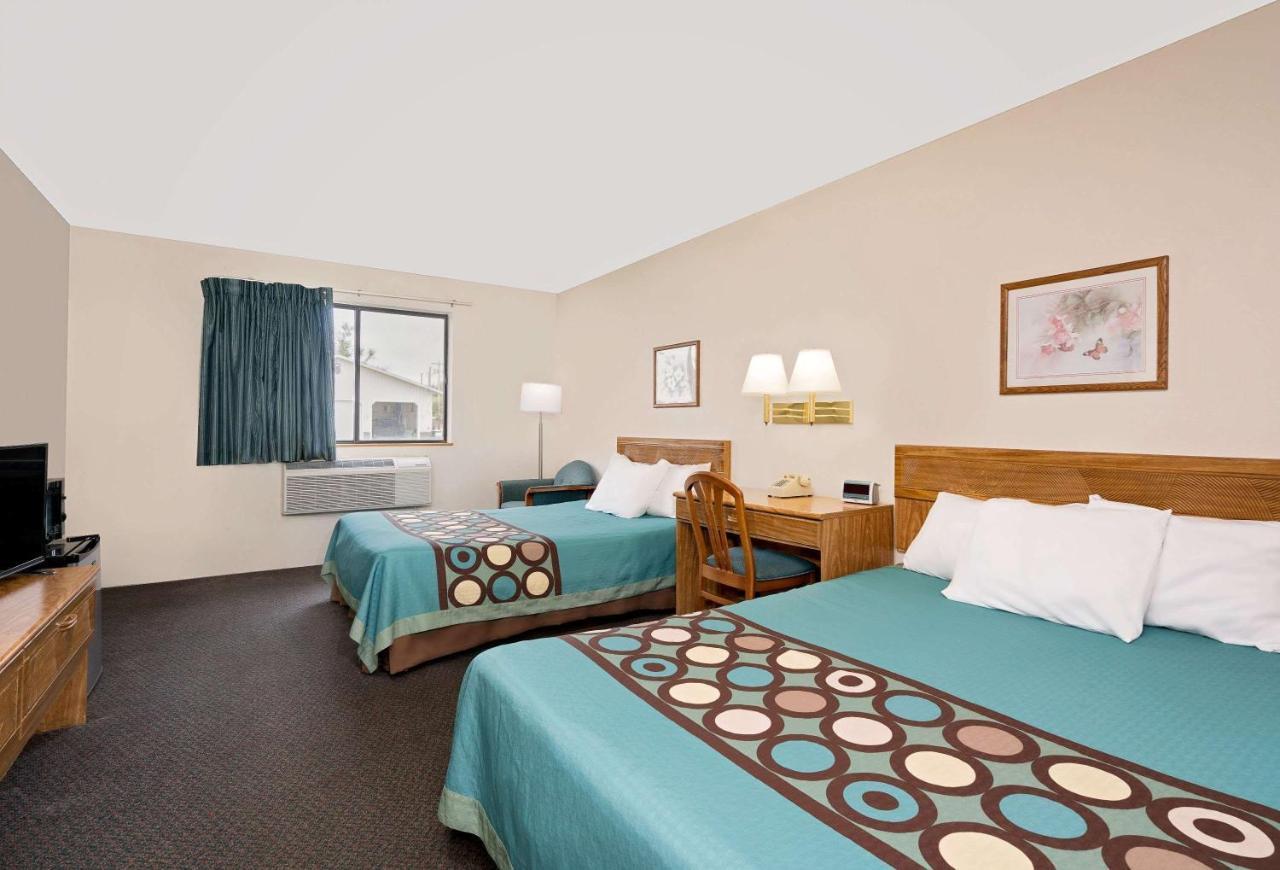 Super 8 By Wyndham Long Prairie Motel Екстериор снимка