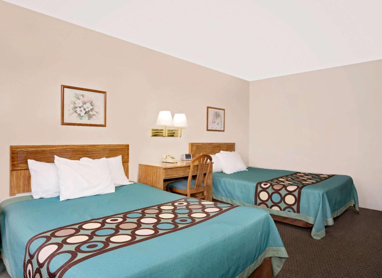 Super 8 By Wyndham Long Prairie Motel Екстериор снимка
