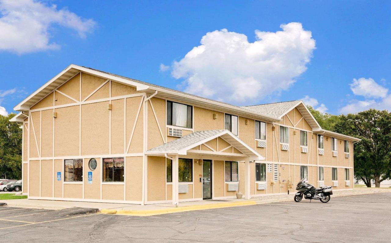 Super 8 By Wyndham Long Prairie Motel Екстериор снимка