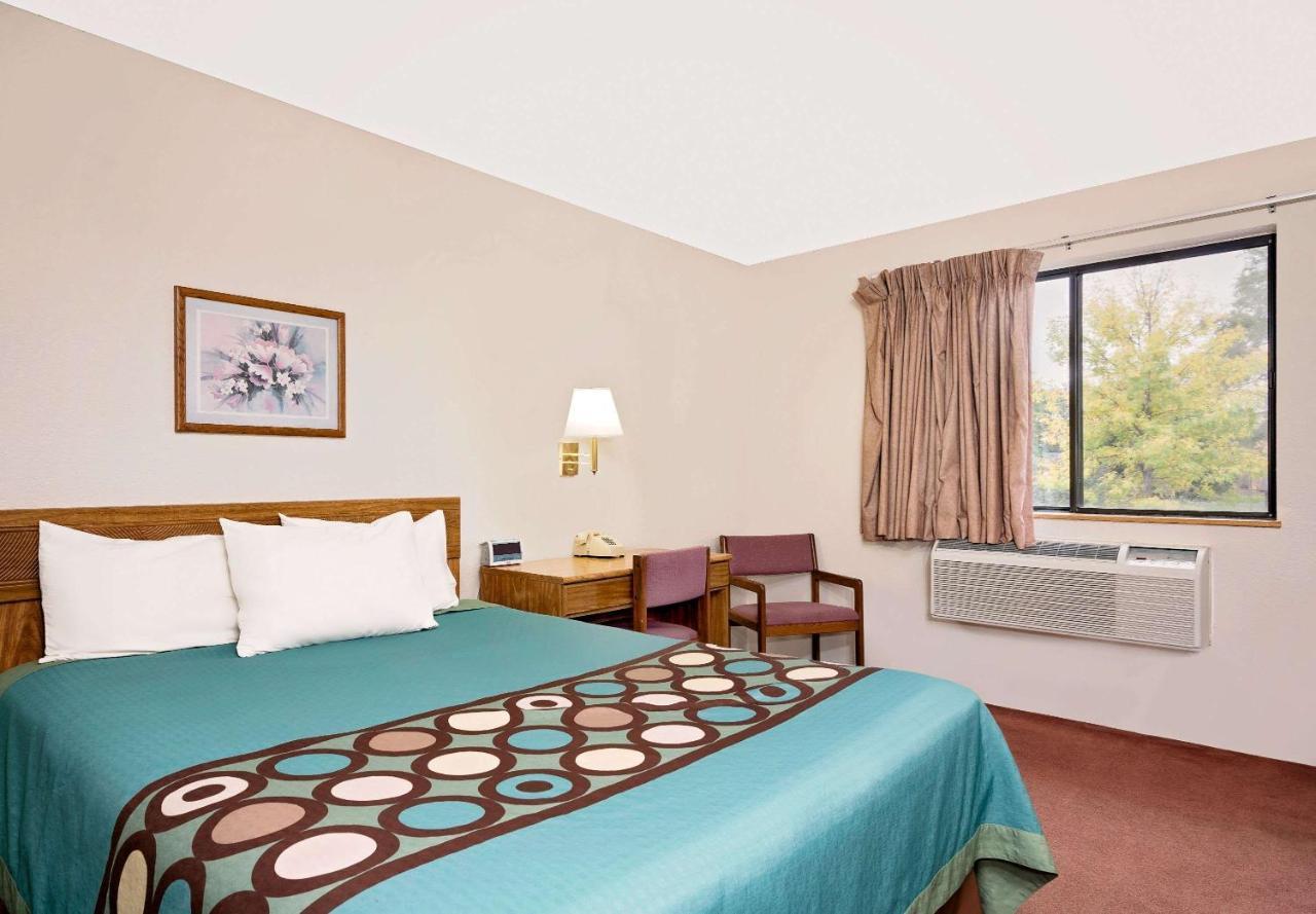 Super 8 By Wyndham Long Prairie Motel Екстериор снимка
