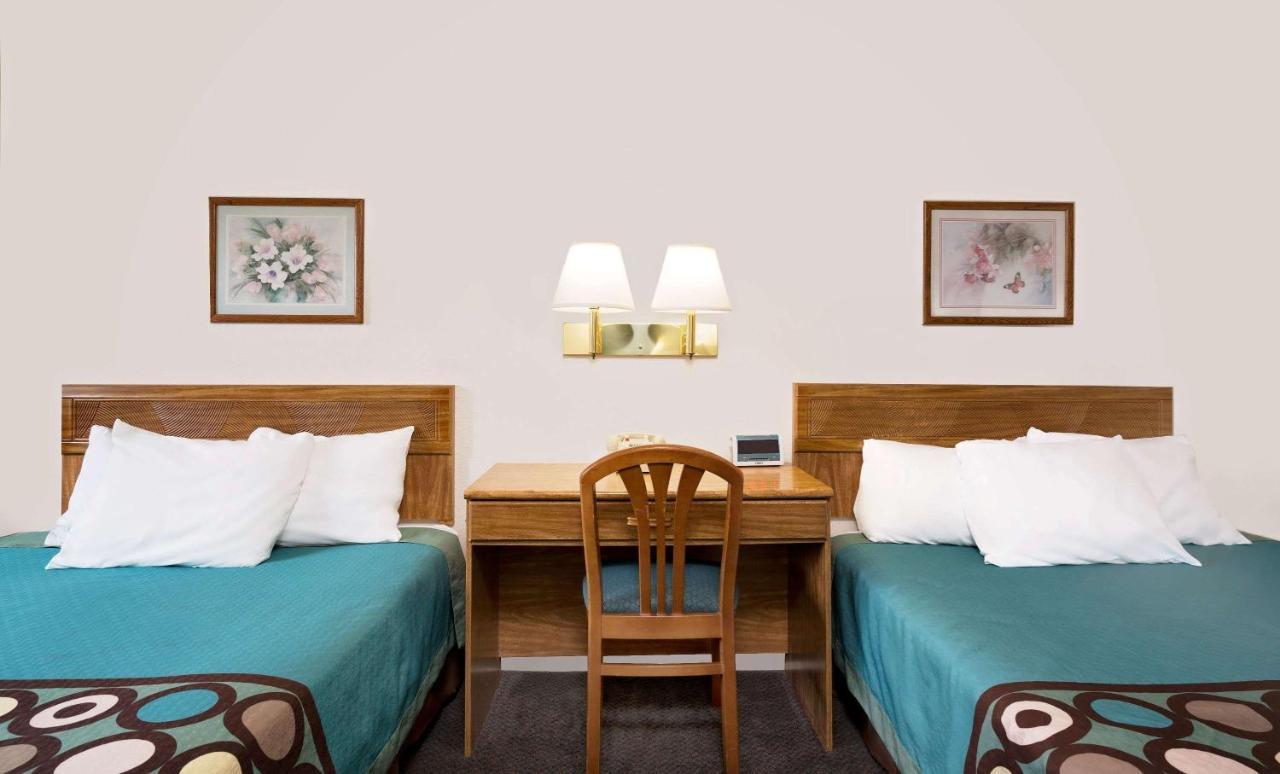 Super 8 By Wyndham Long Prairie Motel Екстериор снимка